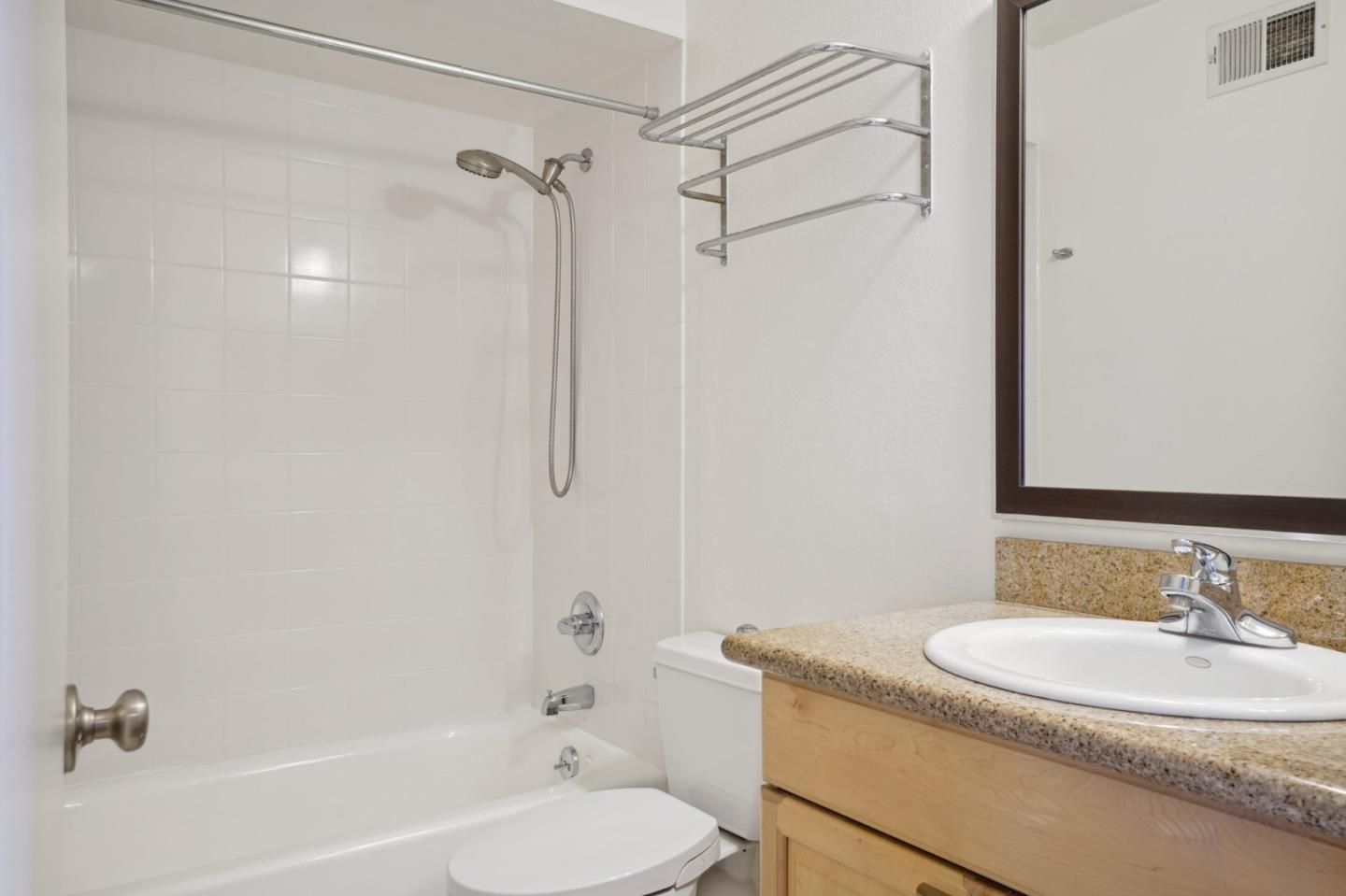 Detail Gallery Image 13 of 21 For 89 Silverview Dr, San Francisco,  CA 94124 - 2 Beds | 2 Baths