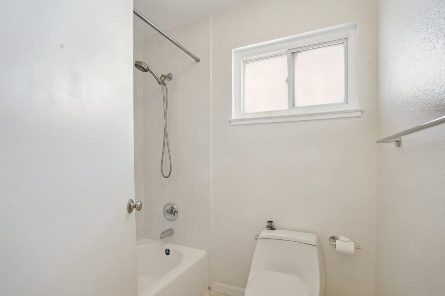 Detail Gallery Image 18 of 21 For 89 Silverview Dr, San Francisco,  CA 94124 - 2 Beds | 2 Baths