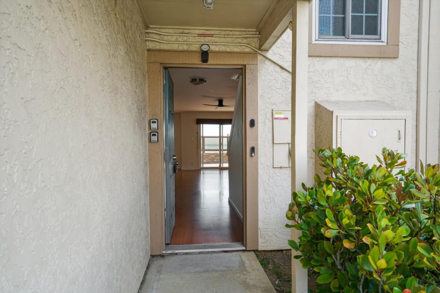 Detail Gallery Image 3 of 21 For 89 Silverview Dr, San Francisco,  CA 94124 - 2 Beds | 2 Baths