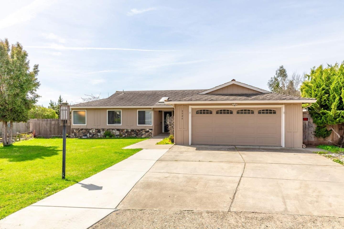 Detail Gallery Image 3 of 46 For 9946 Pampas Path, Salinas,  CA 93907 - 3 Beds | 2 Baths