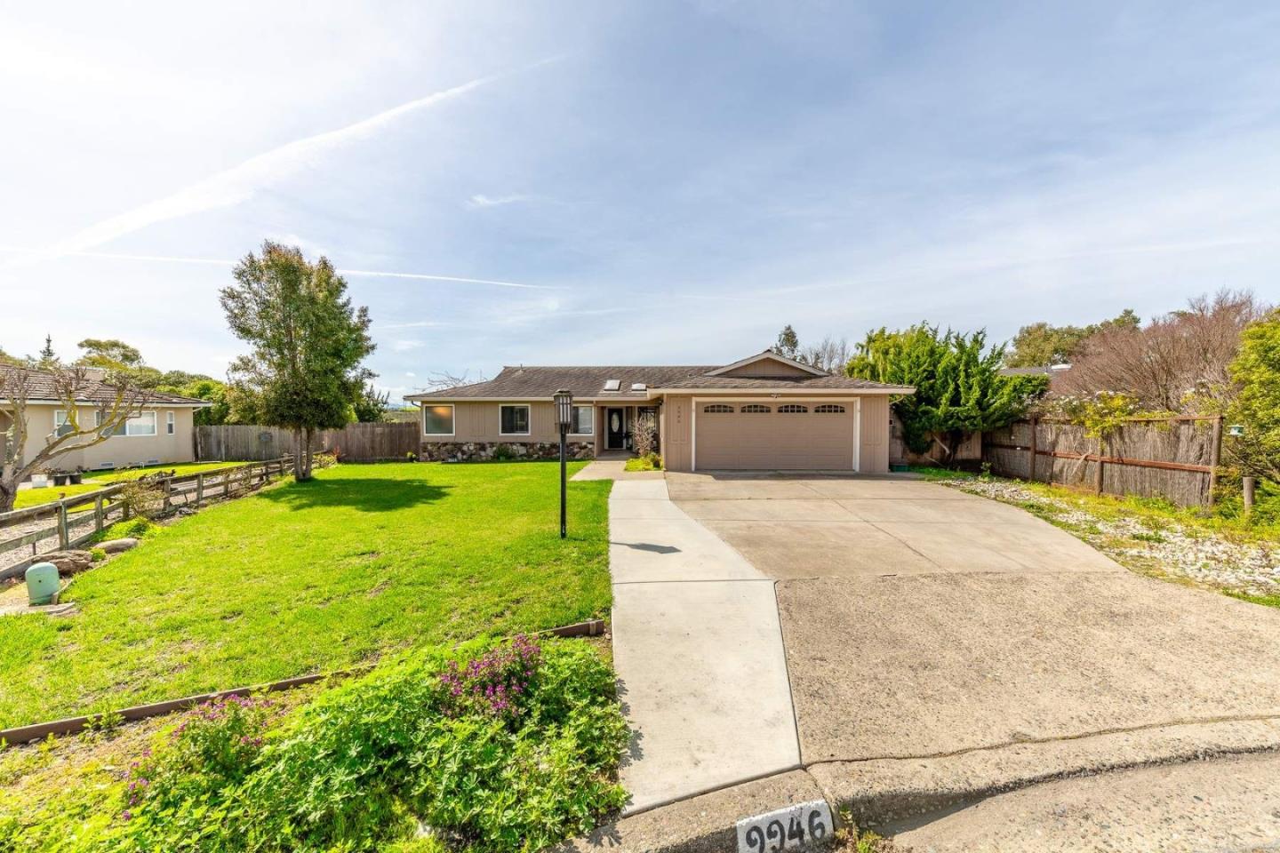 Detail Gallery Image 4 of 46 For 9946 Pampas Path, Salinas,  CA 93907 - 3 Beds | 2 Baths