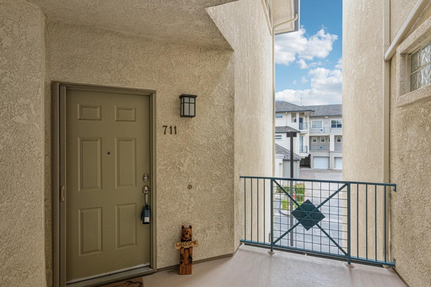 Detail Gallery Image 3 of 47 For 701 Baltic Cir #711,  Redwood City,  CA 94065 - 2 Beds | 2/1 Baths