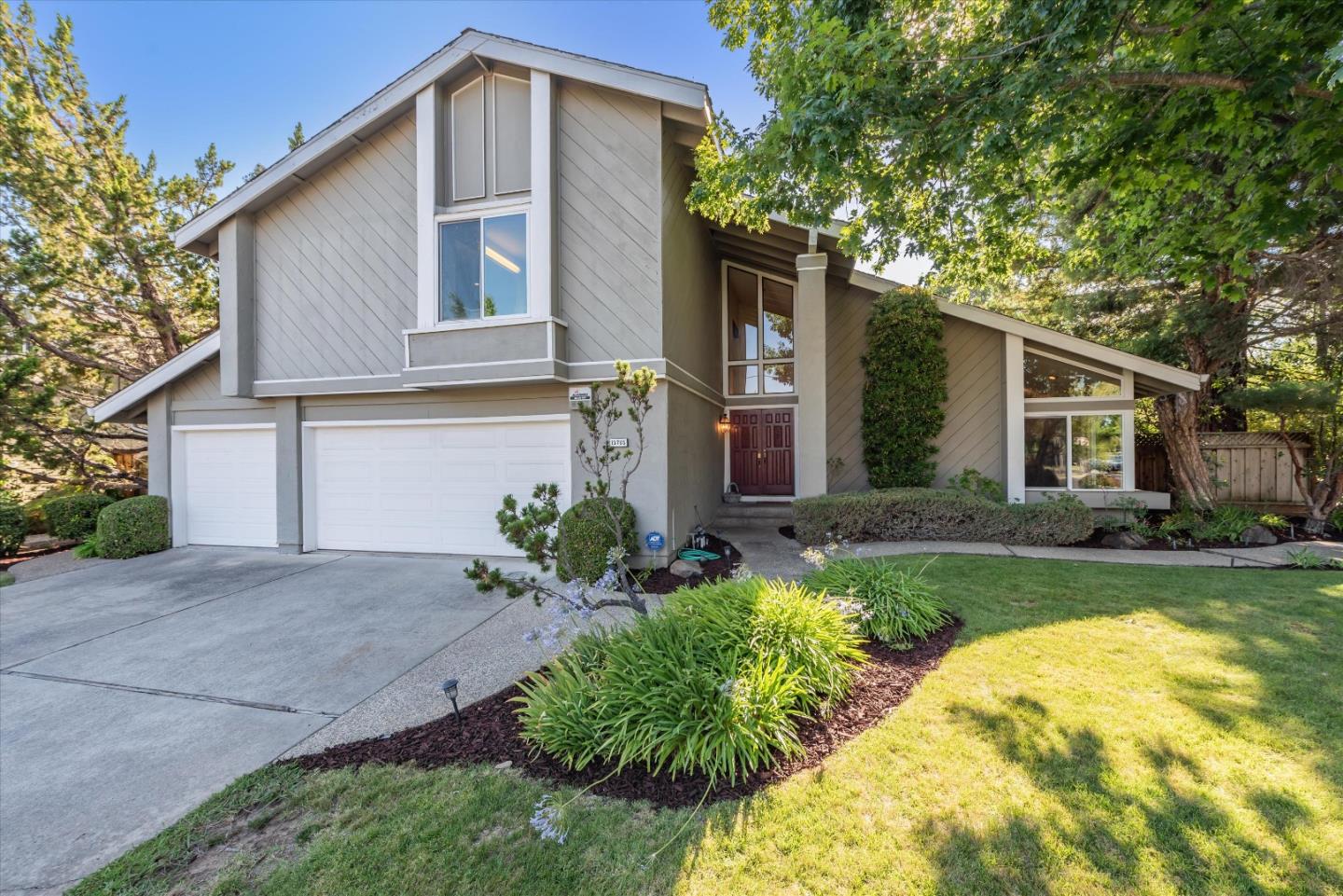 Detail Gallery Image 1 of 1 For 15705 Camino Del Cerro, Los Gatos,  CA 95032 - 4 Beds | 2/1 Baths