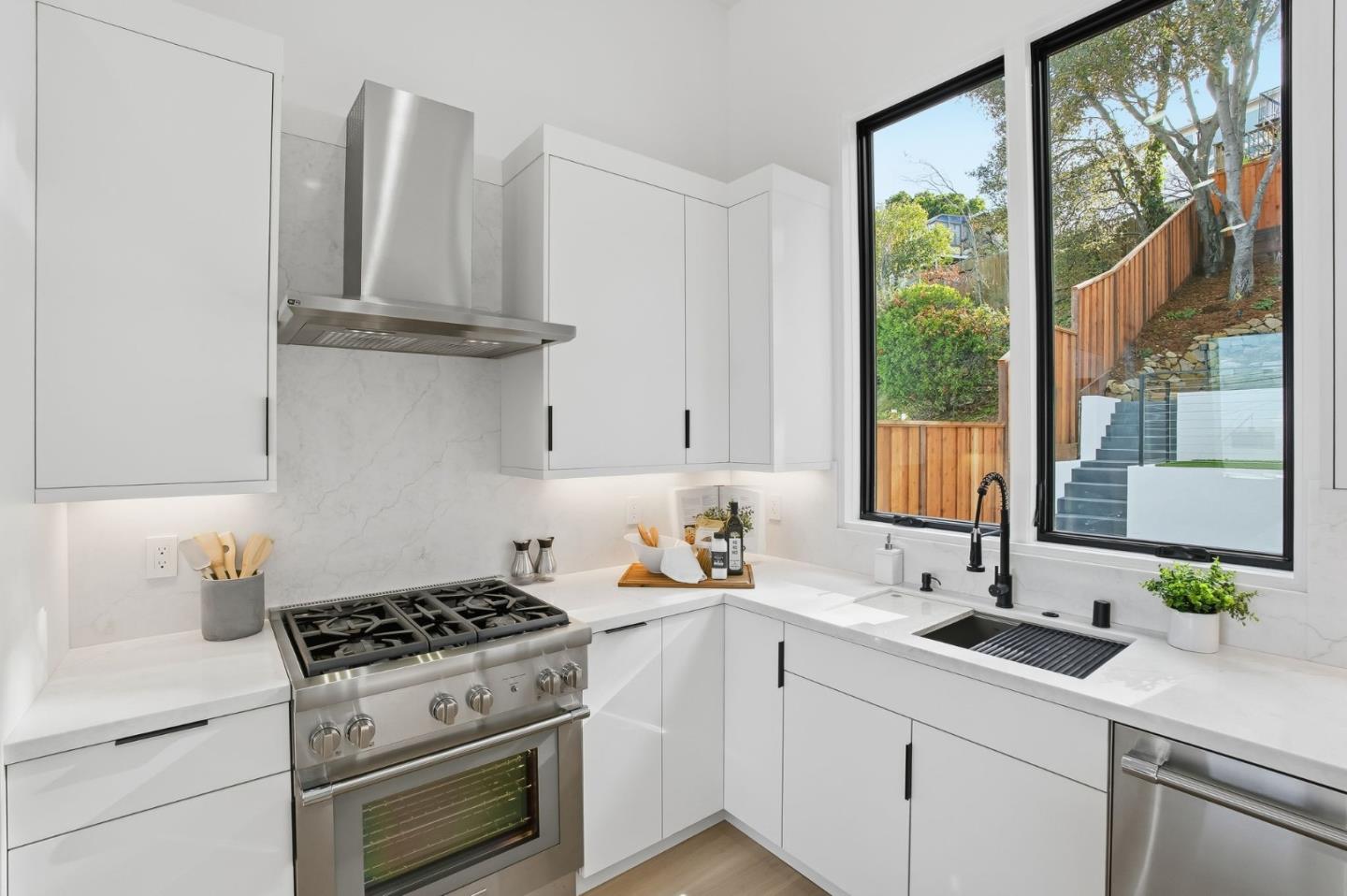 Detail Gallery Image 18 of 85 For 275 41st Ave, San Mateo,  CA 94403 - 4 Beds | 3 Baths