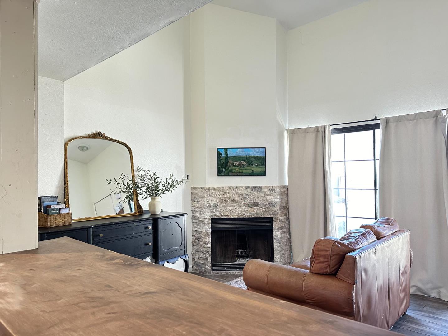 Detail Gallery Image 2 of 9 For 104 W Rossi St #2,  Salinas,  CA 93901 - 1 Beds | 1/1 Baths