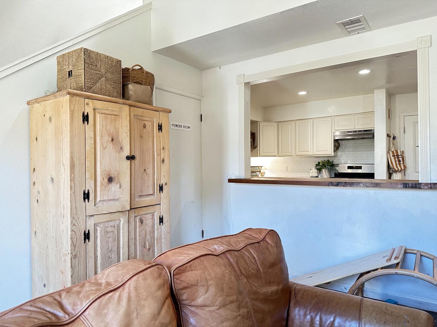 Detail Gallery Image 3 of 9 For 104 W Rossi St #2,  Salinas,  CA 93901 - 1 Beds | 1/1 Baths