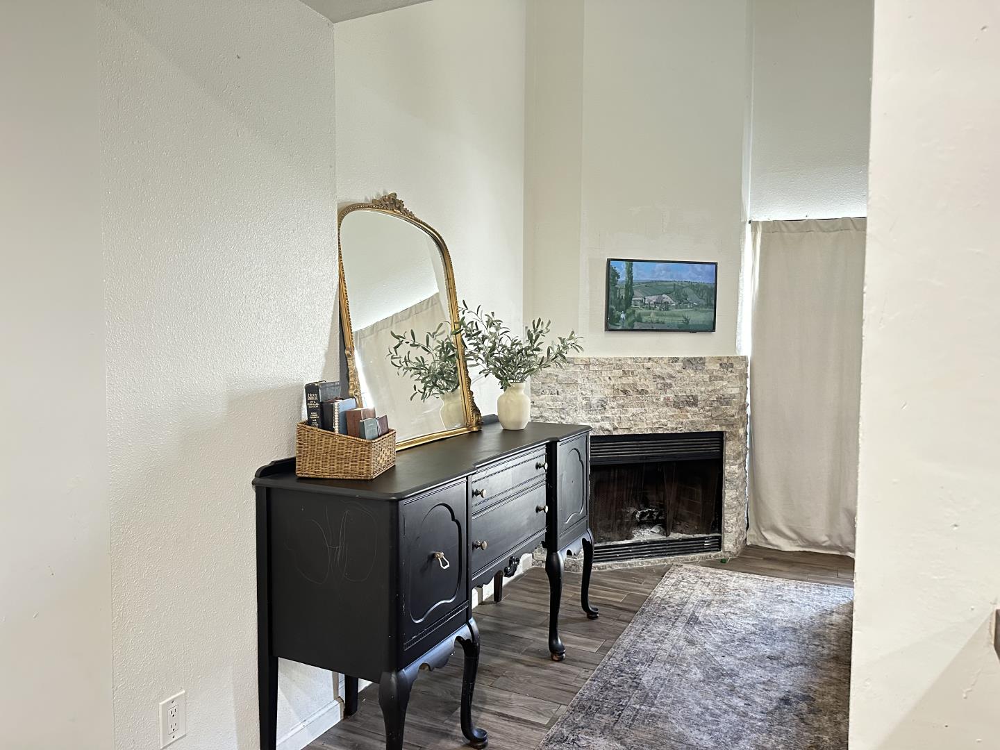 Detail Gallery Image 4 of 9 For 104 W Rossi St #2,  Salinas,  CA 93901 - 1 Beds | 1/1 Baths