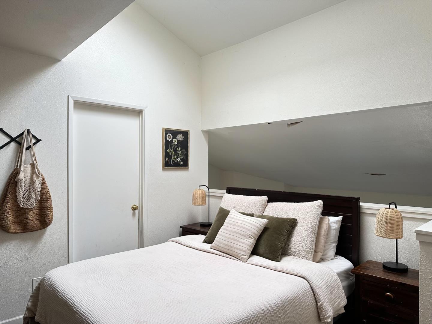 Detail Gallery Image 9 of 9 For 104 W Rossi St #2,  Salinas,  CA 93901 - 1 Beds | 1/1 Baths