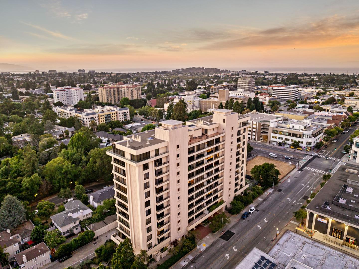 Detail Gallery Image 1 of 1 For 20 W 3rd Ave #902,  San Mateo,  CA 94402 - 2 Beds | 2 Baths