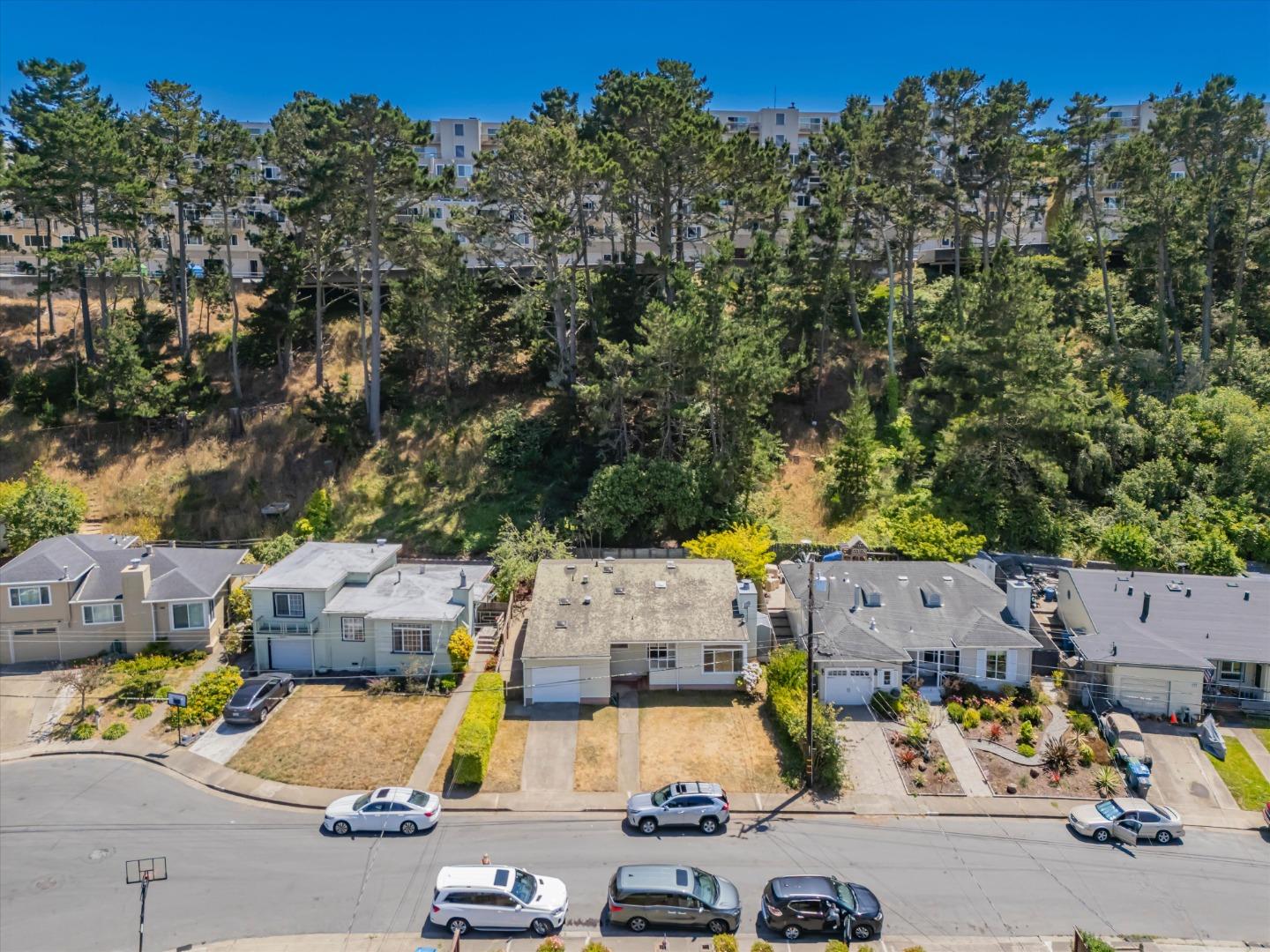 Detail Gallery Image 27 of 59 For 609 Larchmont Dr, Daly City,  CA 94015 - 3 Beds | 1 Baths