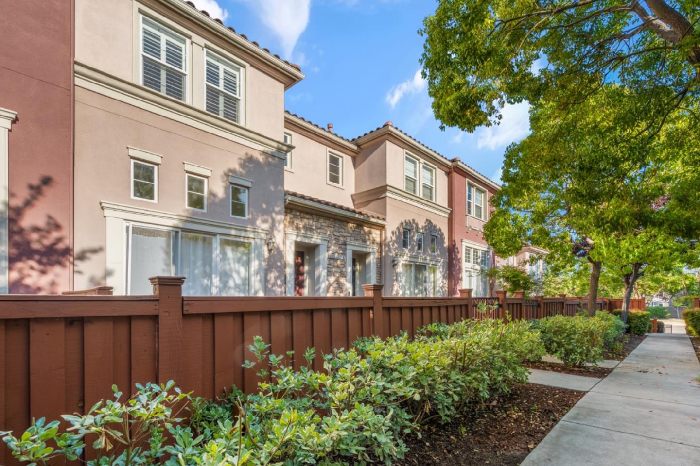 Detail Gallery Image 3 of 35 For 310 Vista Roma Way, San Jose,  CA 95136 - 3 Beds | 2/1 Baths