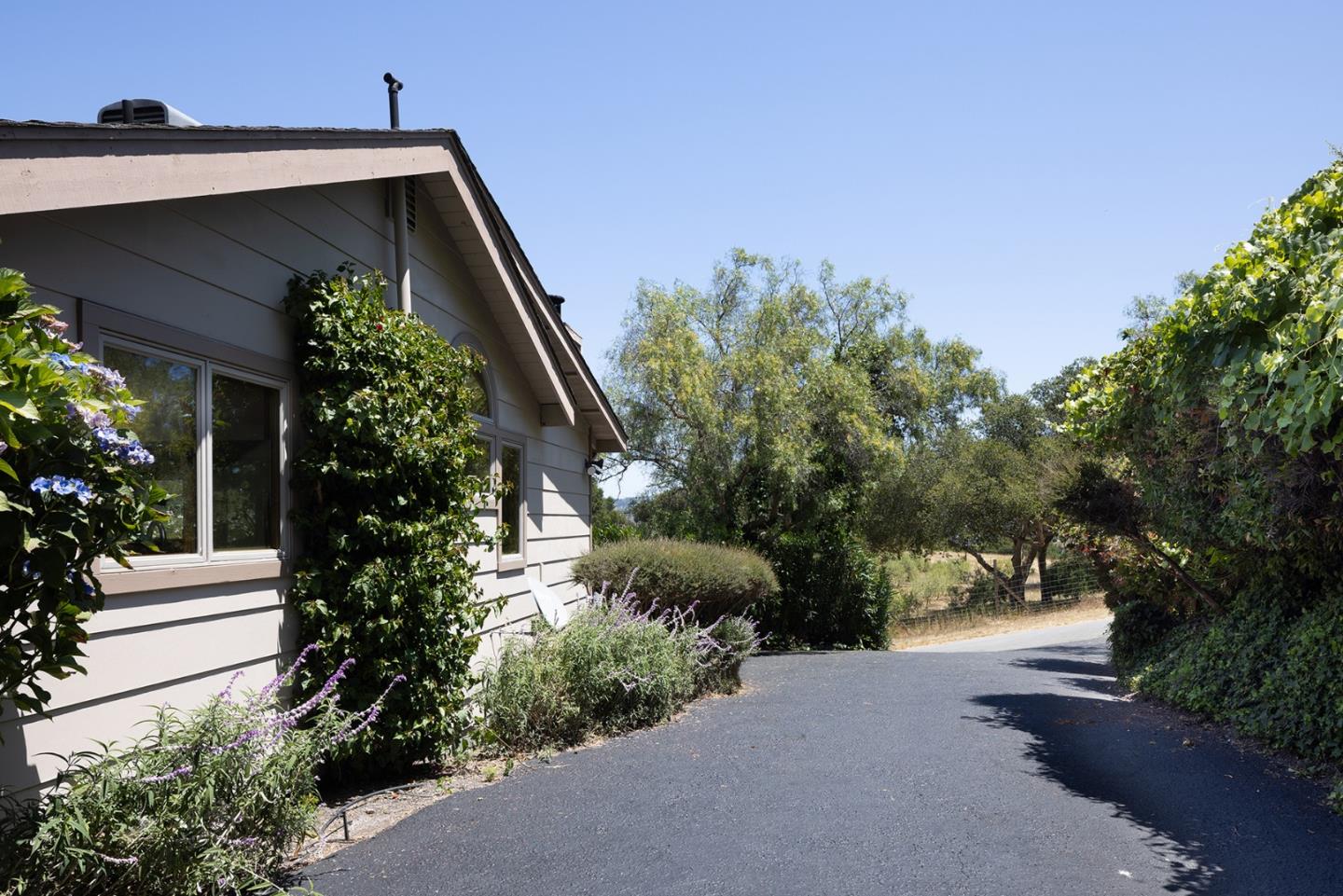 Detail Gallery Image 5 of 33 For 27461 Schulte Rd, Carmel Valley,  CA 93923 - 5 Beds | 5 Baths