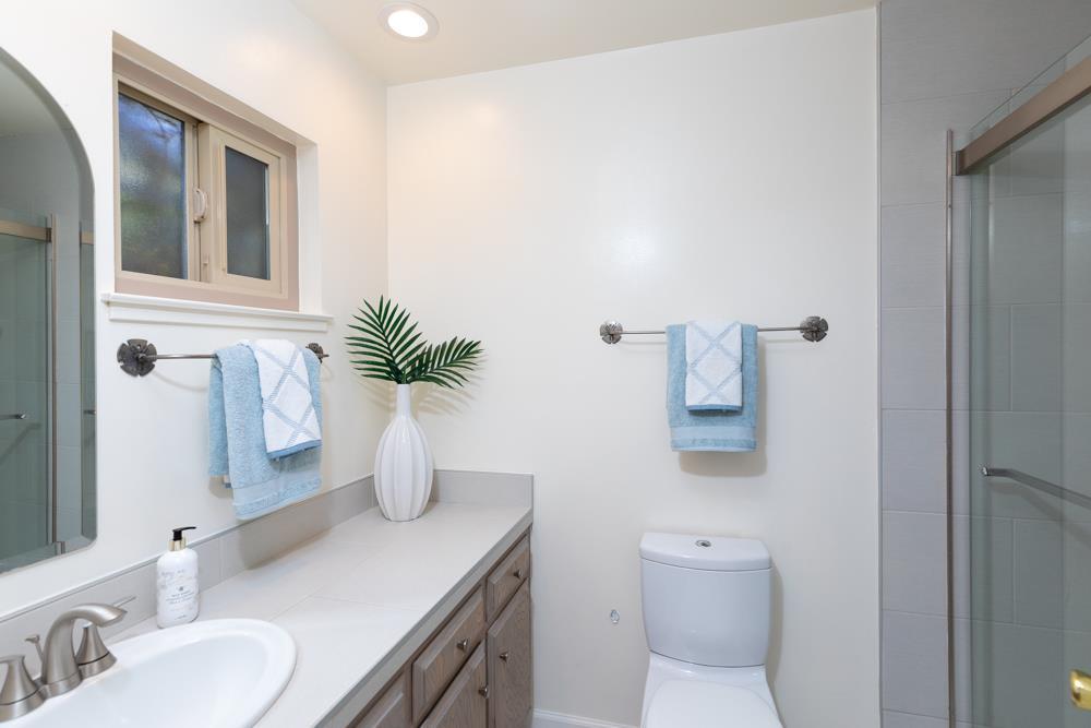 Detail Gallery Image 12 of 27 For 439 Cliff Dr, Aptos,  CA 95003 - 3 Beds | 2 Baths