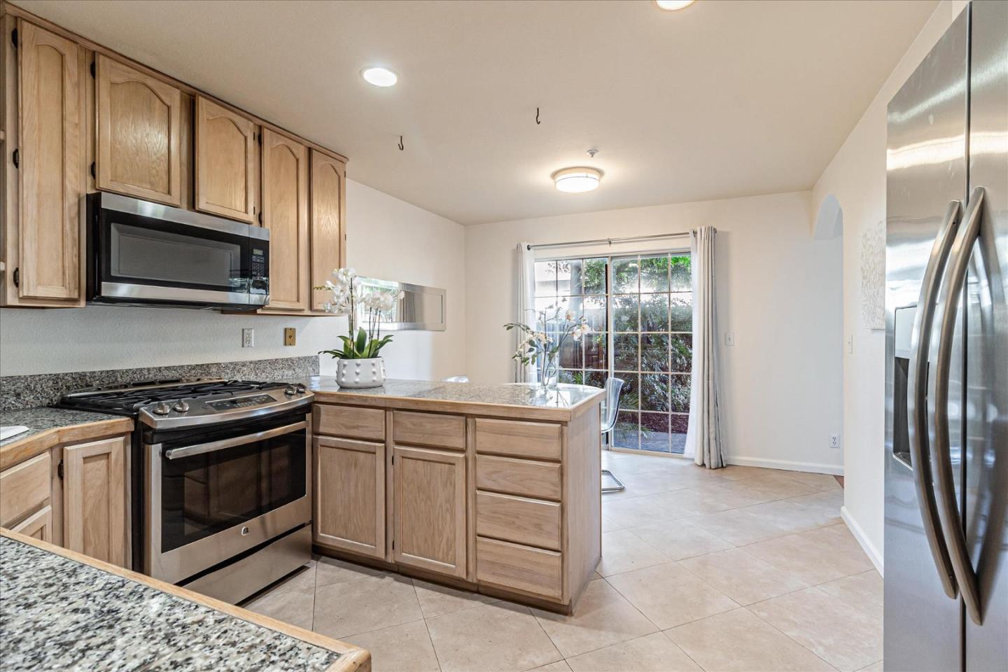 Detail Gallery Image 10 of 31 For 1575 Oxford St, Redwood City,  CA 94061 - 3 Beds | 2/1 Baths