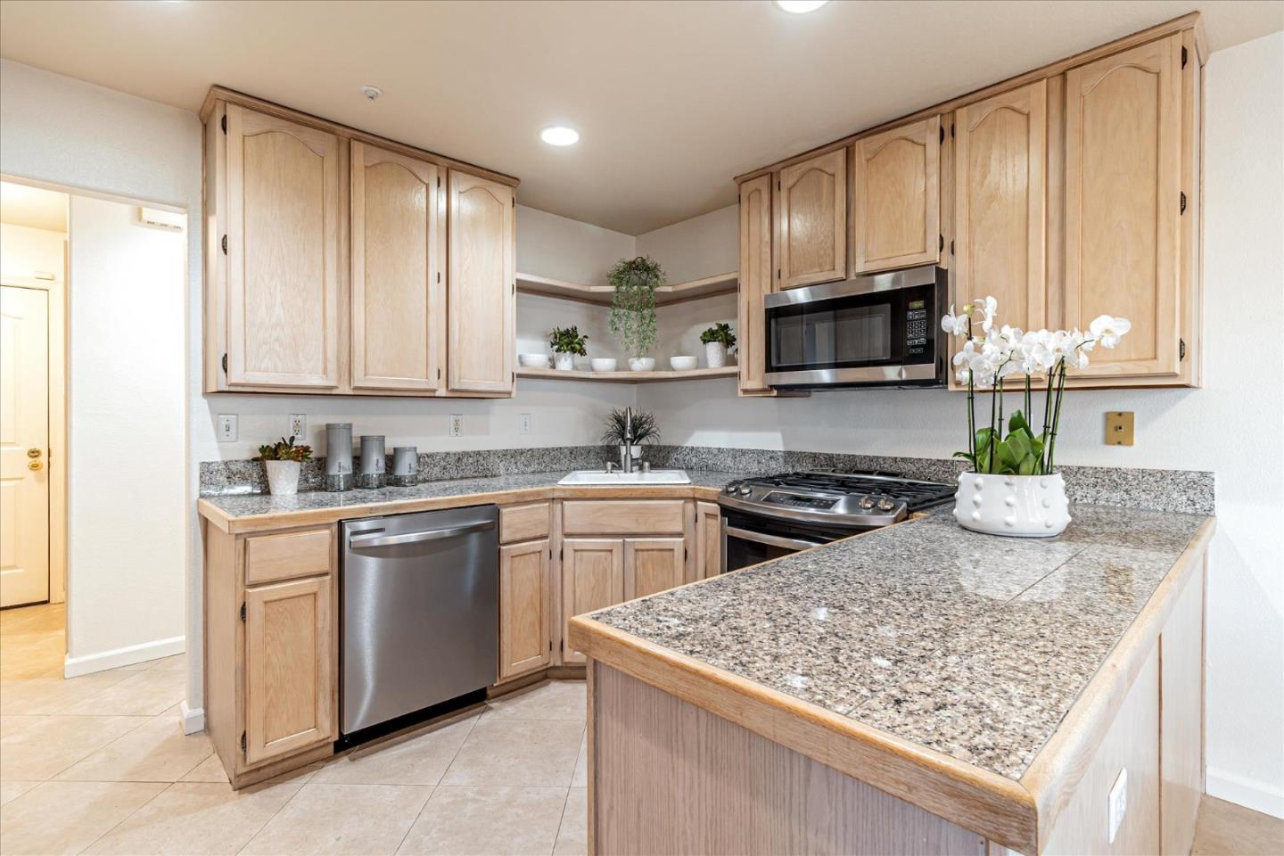 Detail Gallery Image 11 of 31 For 1575 Oxford St, Redwood City,  CA 94061 - 3 Beds | 2/1 Baths