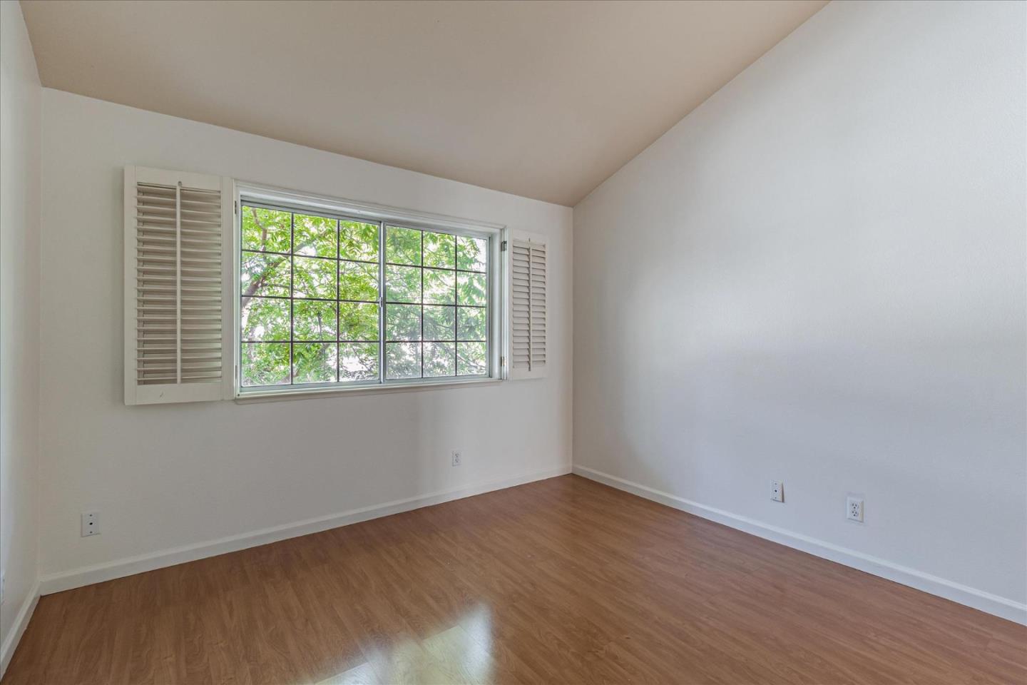 Detail Gallery Image 21 of 31 For 1575 Oxford St, Redwood City,  CA 94061 - 3 Beds | 2/1 Baths