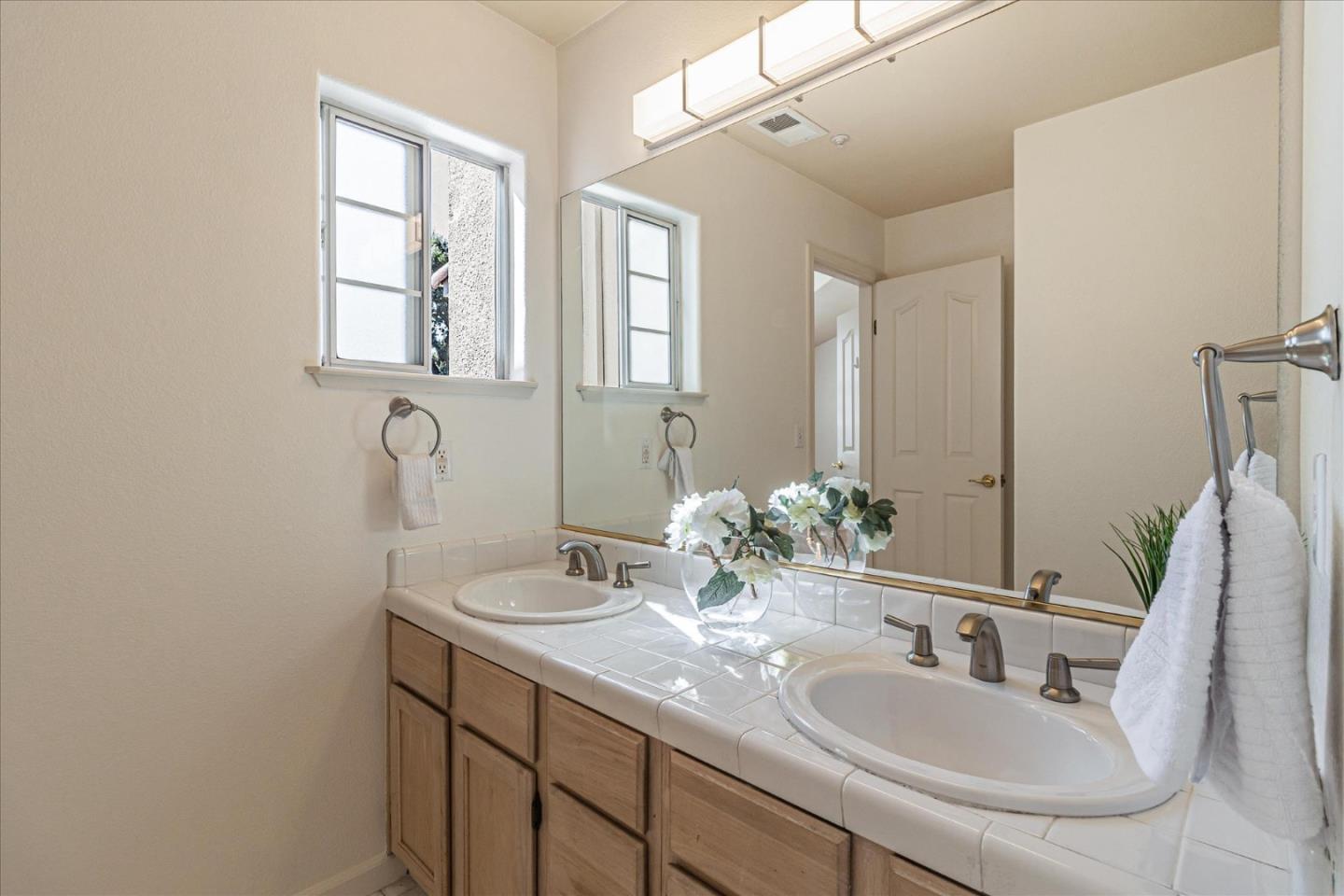 Detail Gallery Image 24 of 31 For 1575 Oxford St, Redwood City,  CA 94061 - 3 Beds | 2/1 Baths