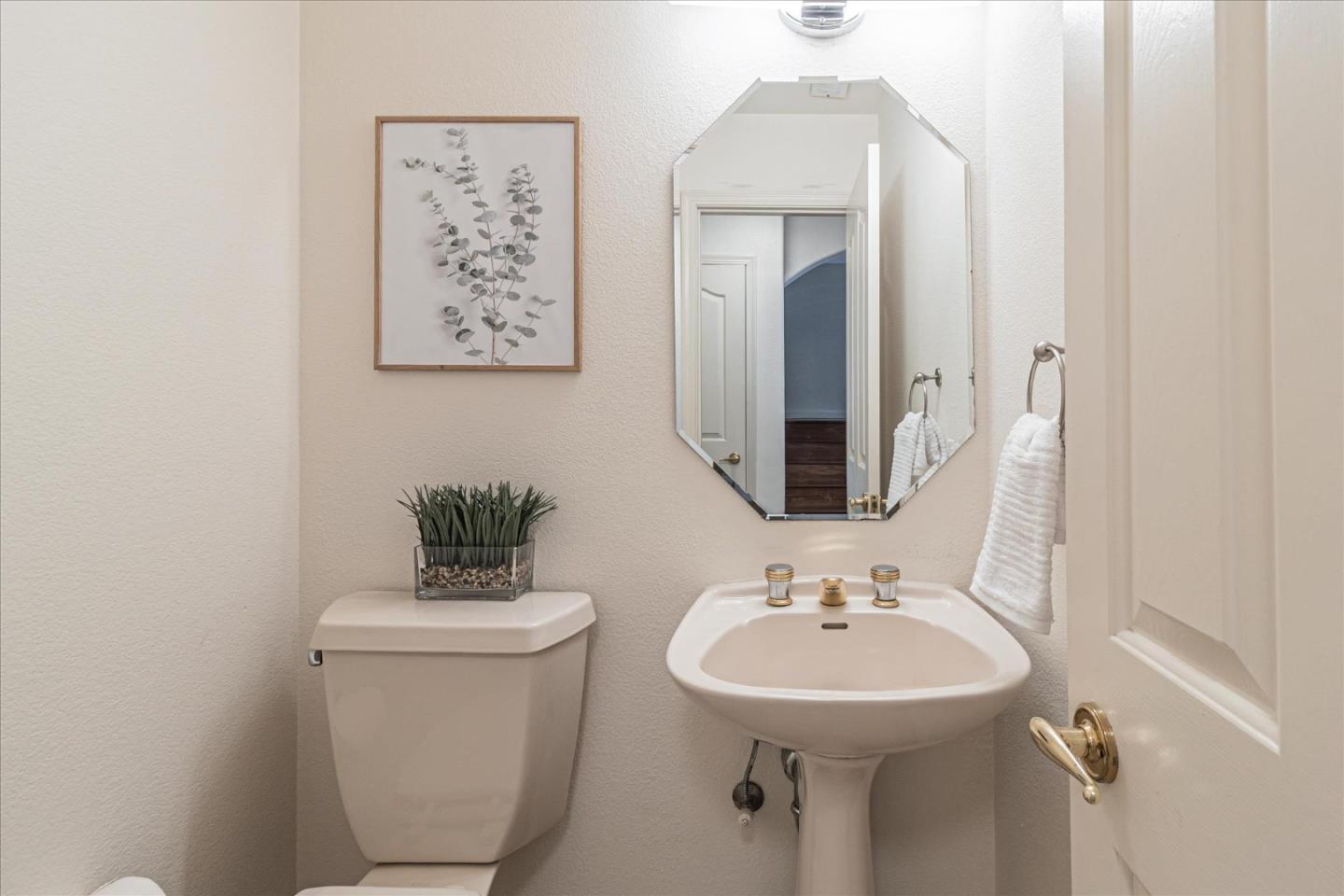 Detail Gallery Image 25 of 31 For 1575 Oxford St, Redwood City,  CA 94061 - 3 Beds | 2/1 Baths