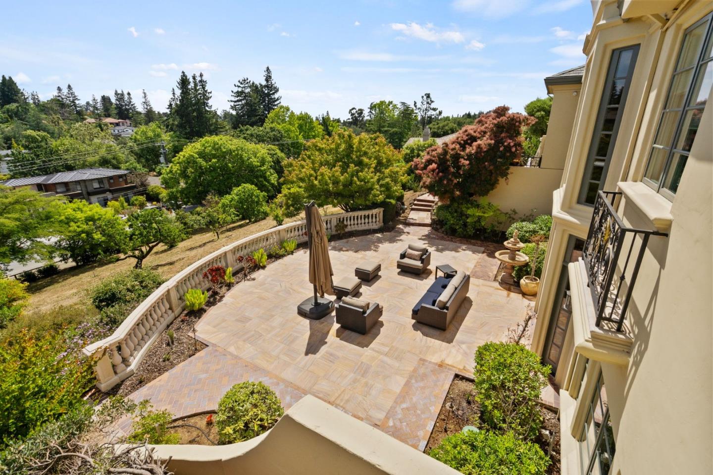 Detail Gallery Image 23 of 59 For 12445 Hilltop Dr, Los Altos Hills,  CA 94024 - 4 Beds | 5/1 Baths