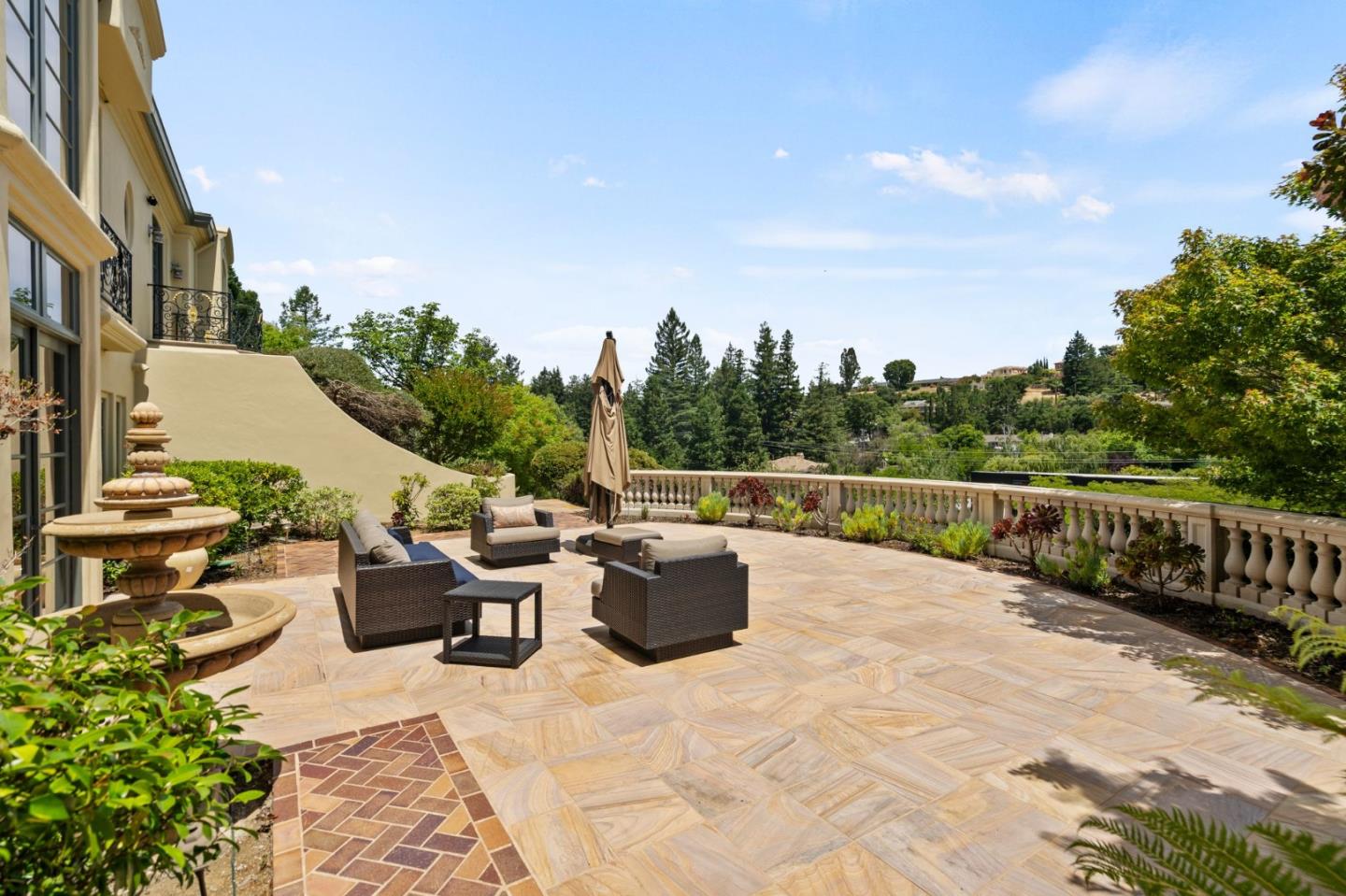 Detail Gallery Image 26 of 59 For 12445 Hilltop Dr, Los Altos Hills,  CA 94024 - 4 Beds | 5/1 Baths