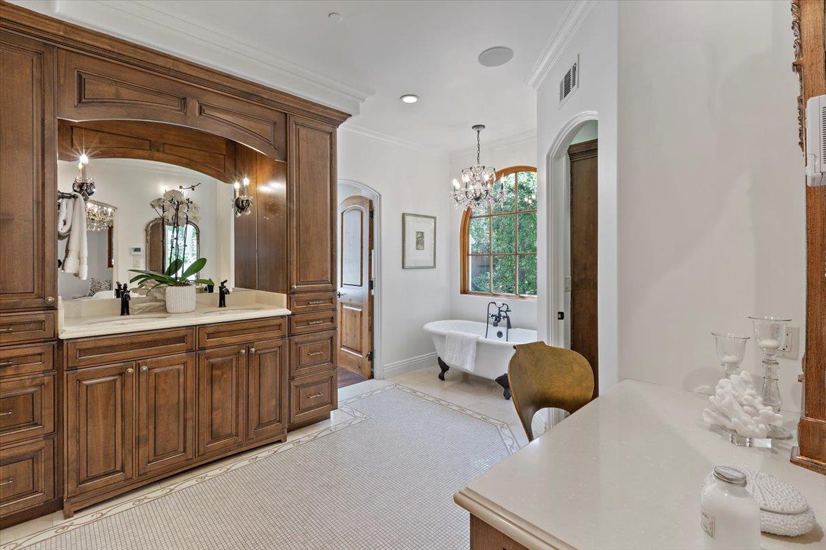 Detail Gallery Image 14 of 70 For 360 Claire Pl, Menlo Park,  CA 94025 - 4 Beds | 4/2 Baths