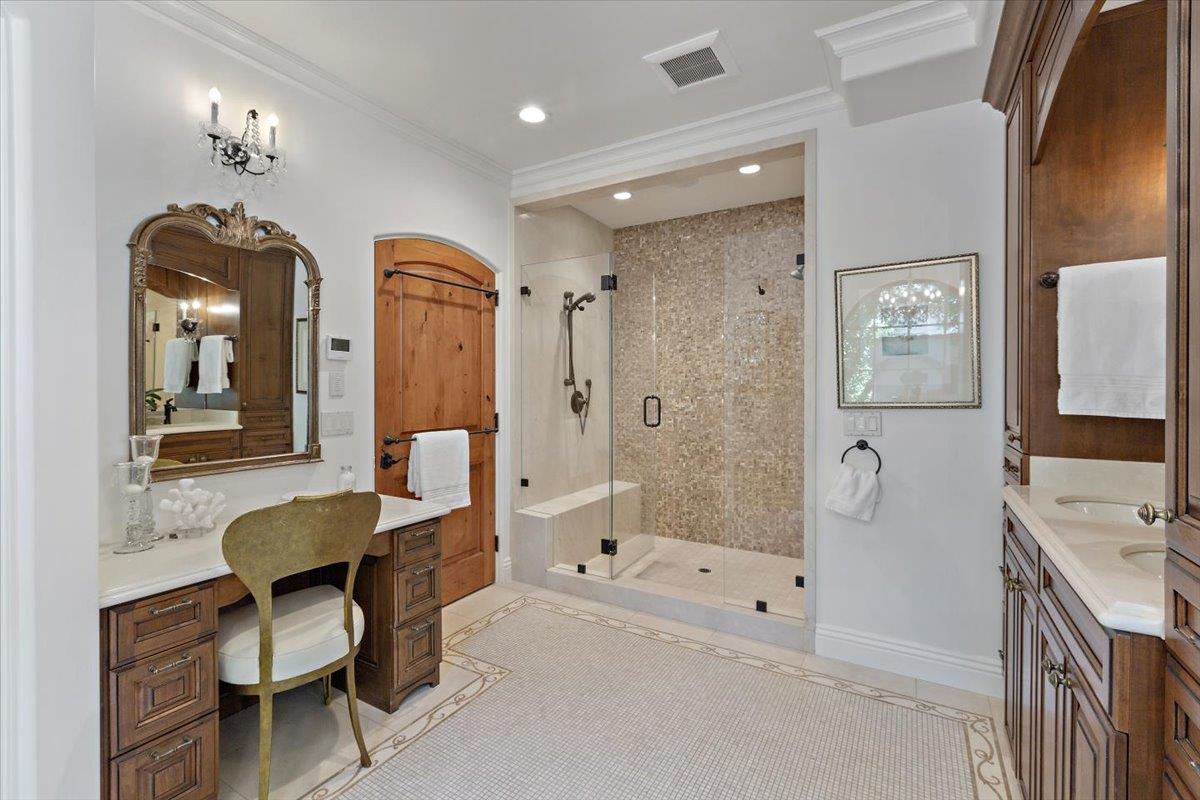 Detail Gallery Image 16 of 70 For 360 Claire Pl, Menlo Park,  CA 94025 - 4 Beds | 4/2 Baths