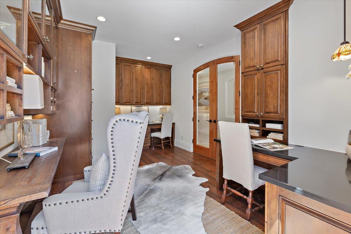 Detail Gallery Image 20 of 70 For 360 Claire Pl, Menlo Park,  CA 94025 - 4 Beds | 4/2 Baths