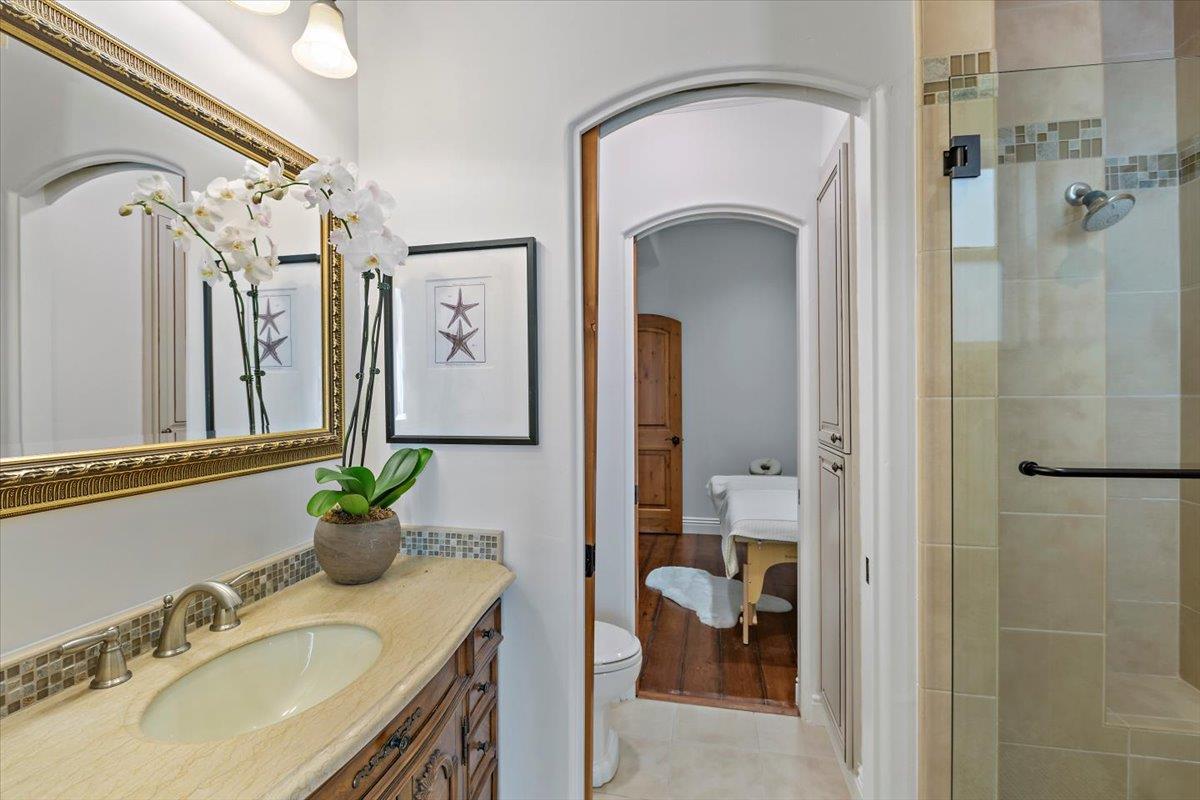 Detail Gallery Image 50 of 70 For 360 Claire Pl, Menlo Park,  CA 94025 - 4 Beds | 4/2 Baths