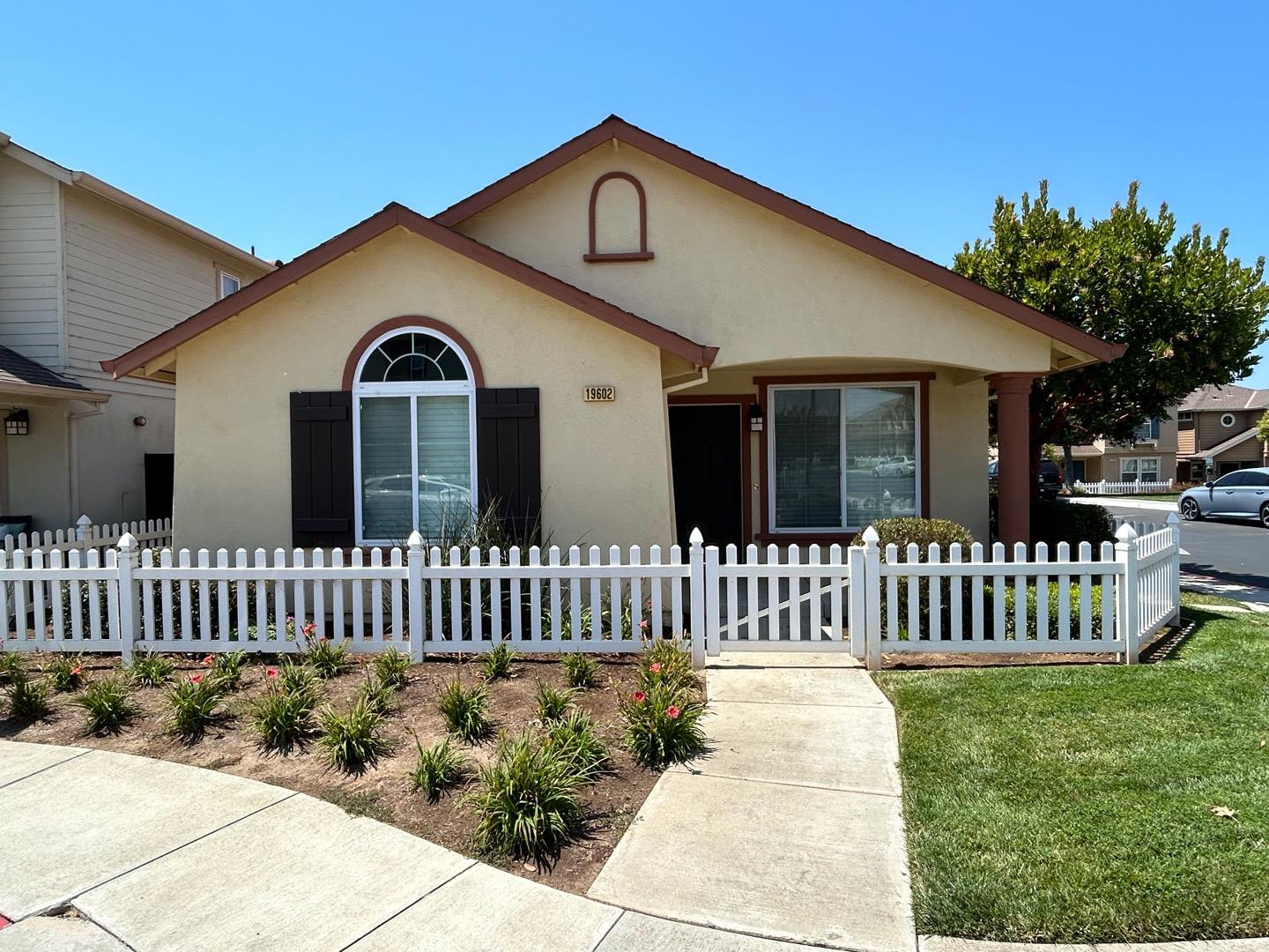 Detail Gallery Image 1 of 34 For 19602 Rogge Village Dr, Salinas,  CA 93906 - 3 Beds | 1 Baths