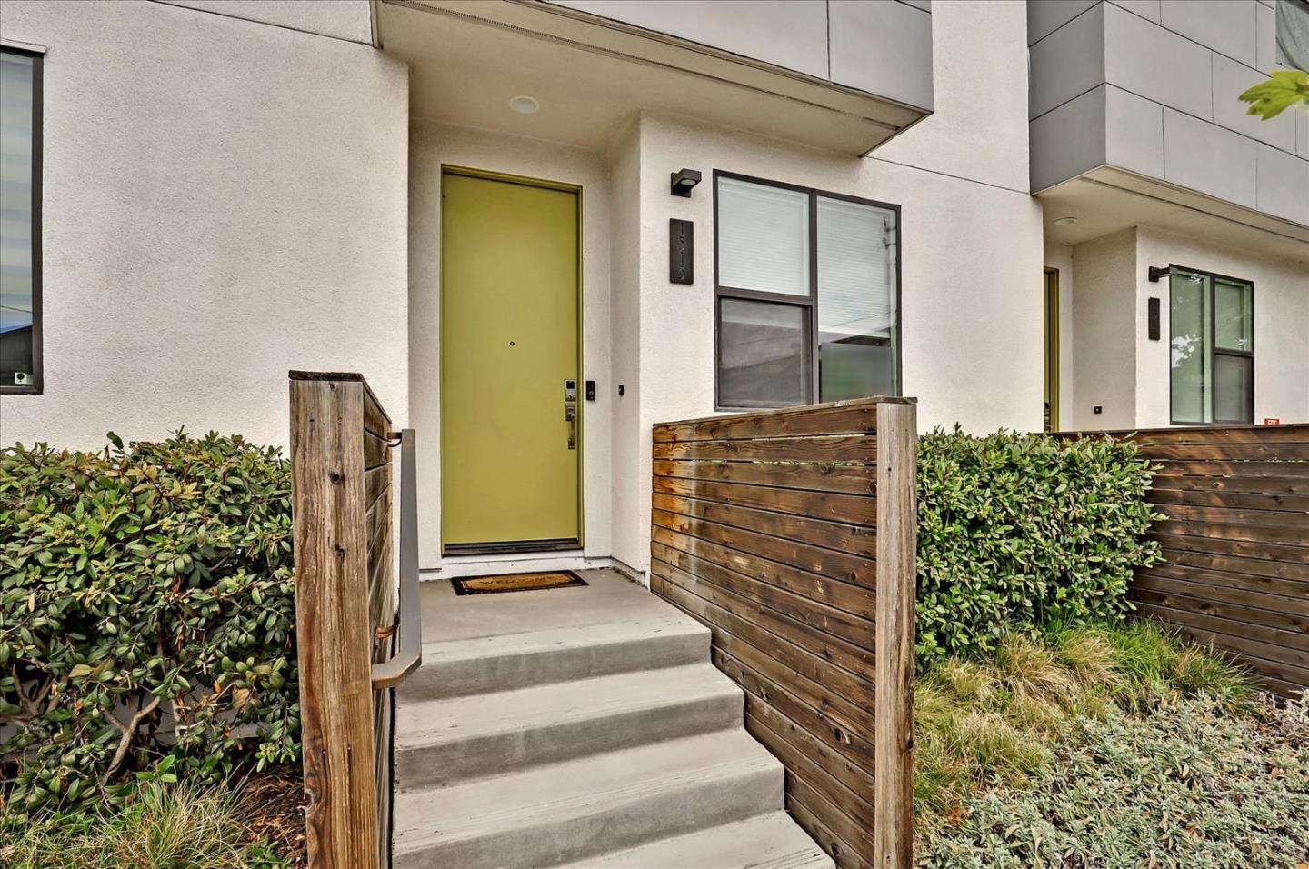 Detail Gallery Image 1 of 1 For 1513 Wood St, Oakland,  CA 94607 - 2 Beds | 2/1 Baths