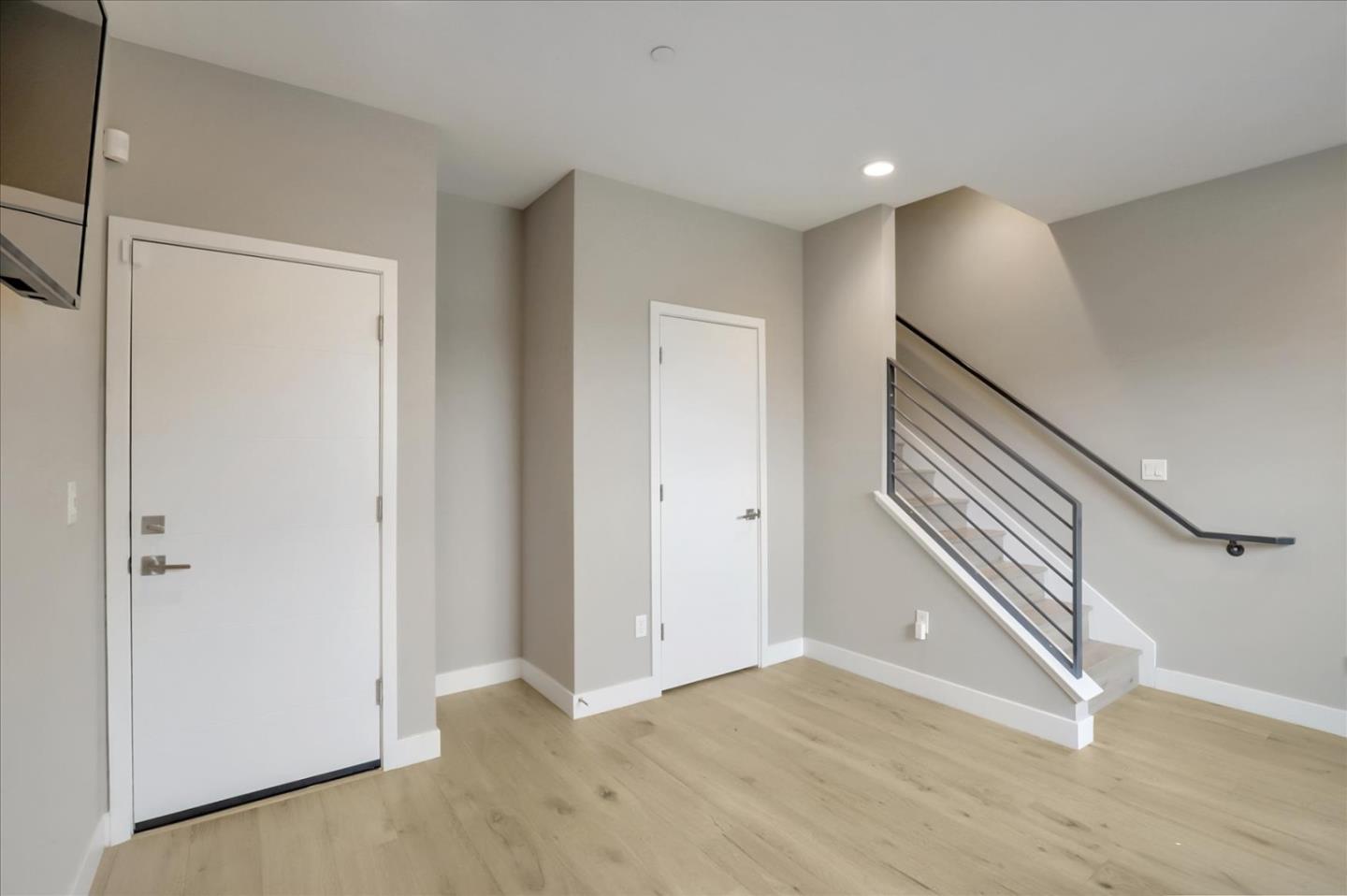 Detail Gallery Image 10 of 53 For 1513 Wood St, Oakland,  CA 94607 - 2 Beds | 2/1 Baths