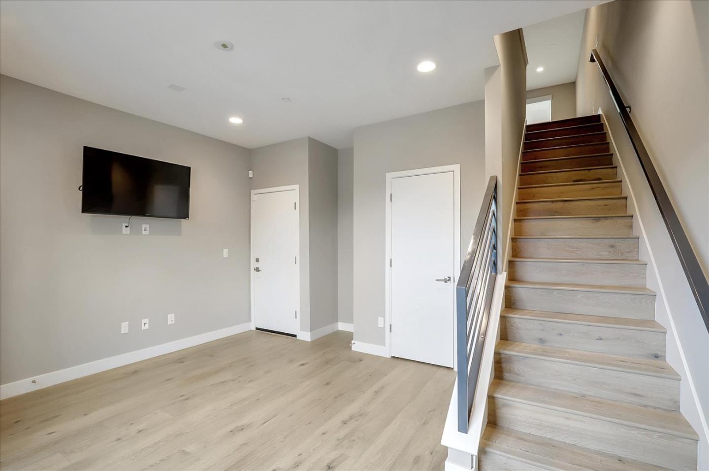 Detail Gallery Image 11 of 53 For 1513 Wood St, Oakland,  CA 94607 - 2 Beds | 2/1 Baths