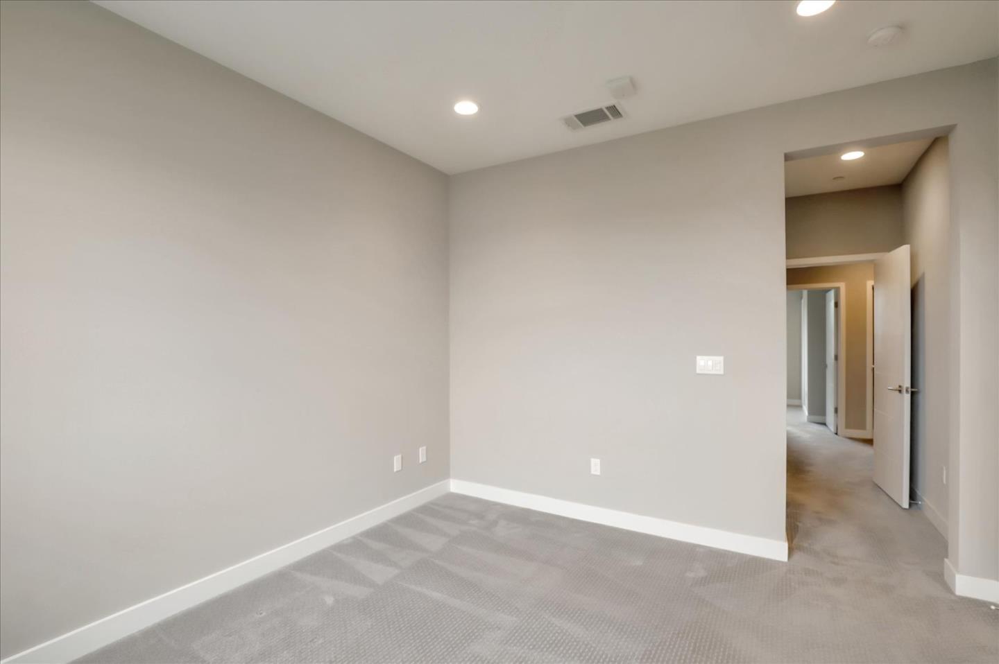 Detail Gallery Image 33 of 53 For 1513 Wood St, Oakland,  CA 94607 - 2 Beds | 2/1 Baths