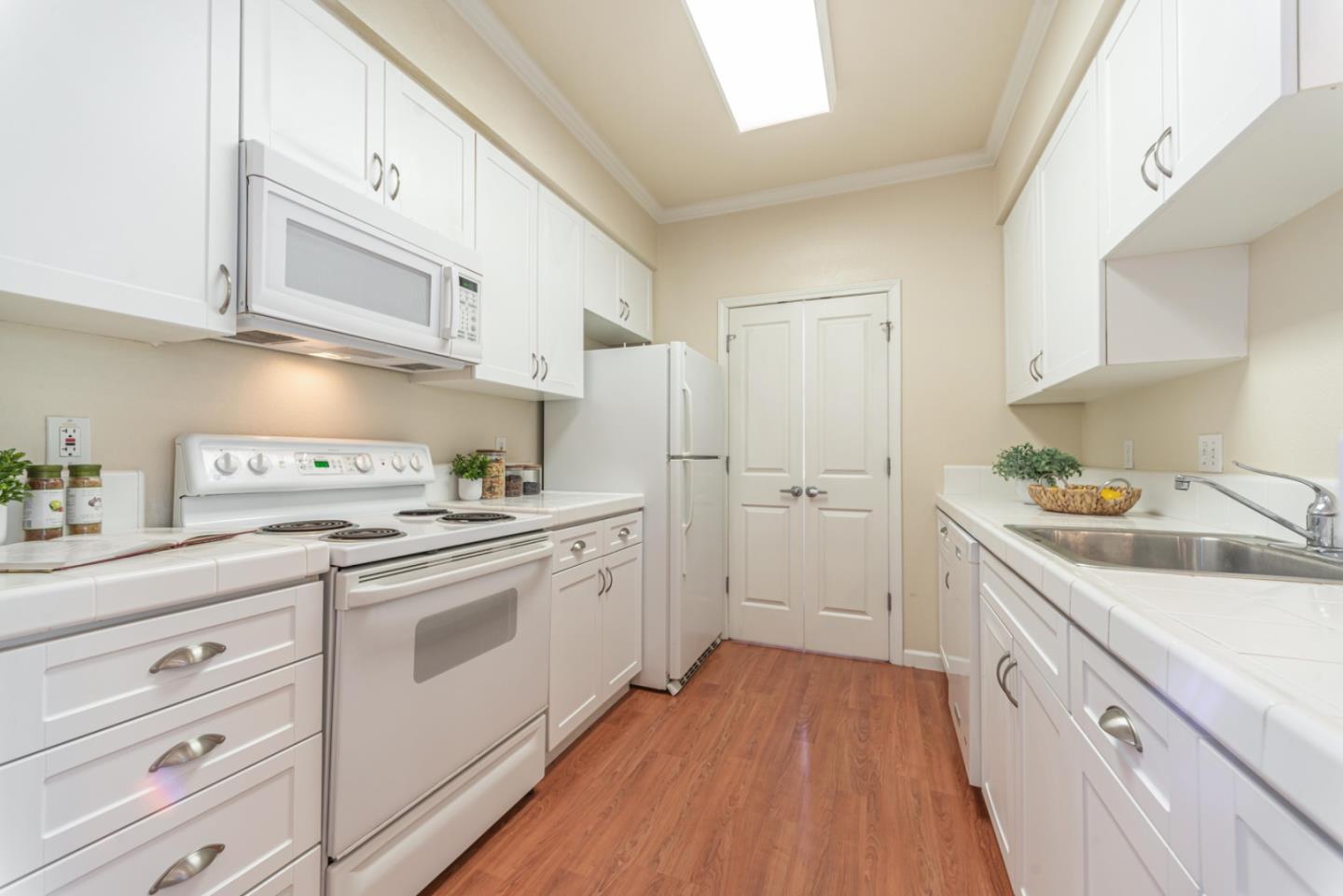 Detail Gallery Image 6 of 34 For 1982 W Bayshore Rd #230,  East Palo Alto,  CA 94303 - 1 Beds | 1 Baths