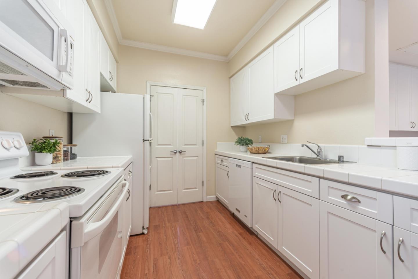 Detail Gallery Image 7 of 34 For 1982 W Bayshore Rd #230,  East Palo Alto,  CA 94303 - 1 Beds | 1 Baths