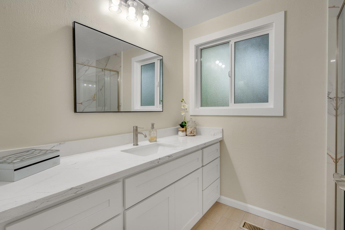 Detail Gallery Image 23 of 38 For 1487 Barton Dr, Sunnyvale,  CA 94087 - 4 Beds | 2/1 Baths