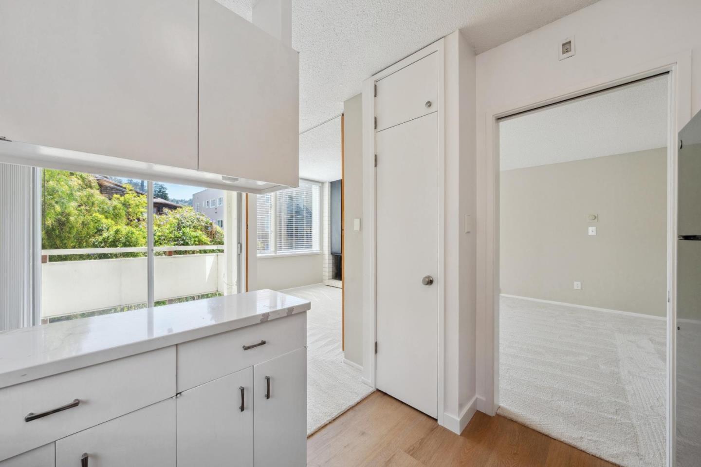 Detail Gallery Image 12 of 29 For 2601 College Ave #212,  Berkeley,  CA 94704 - 2 Beds | 2 Baths