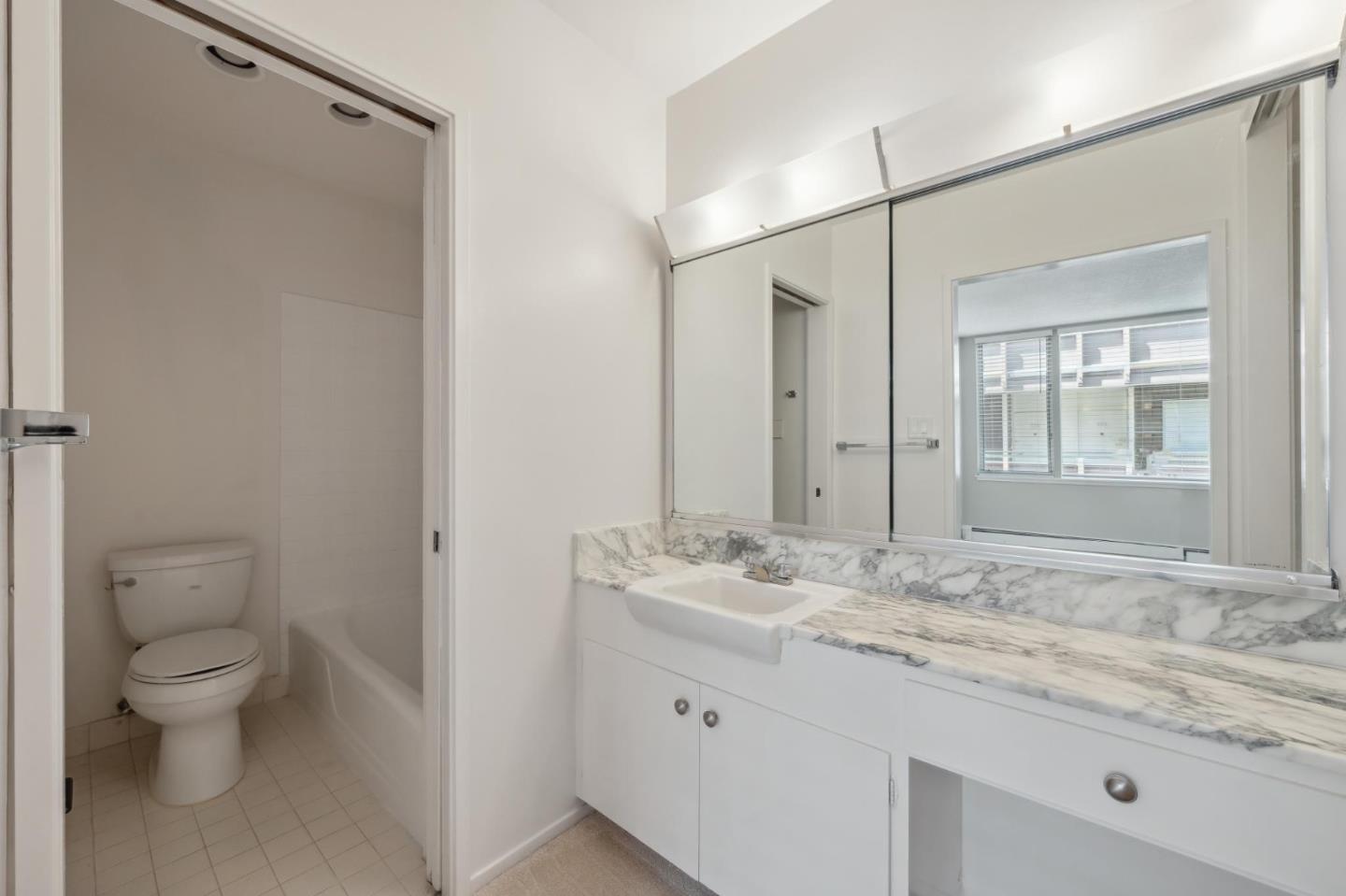 Detail Gallery Image 18 of 29 For 2601 College Ave #212,  Berkeley,  CA 94704 - 2 Beds | 2 Baths