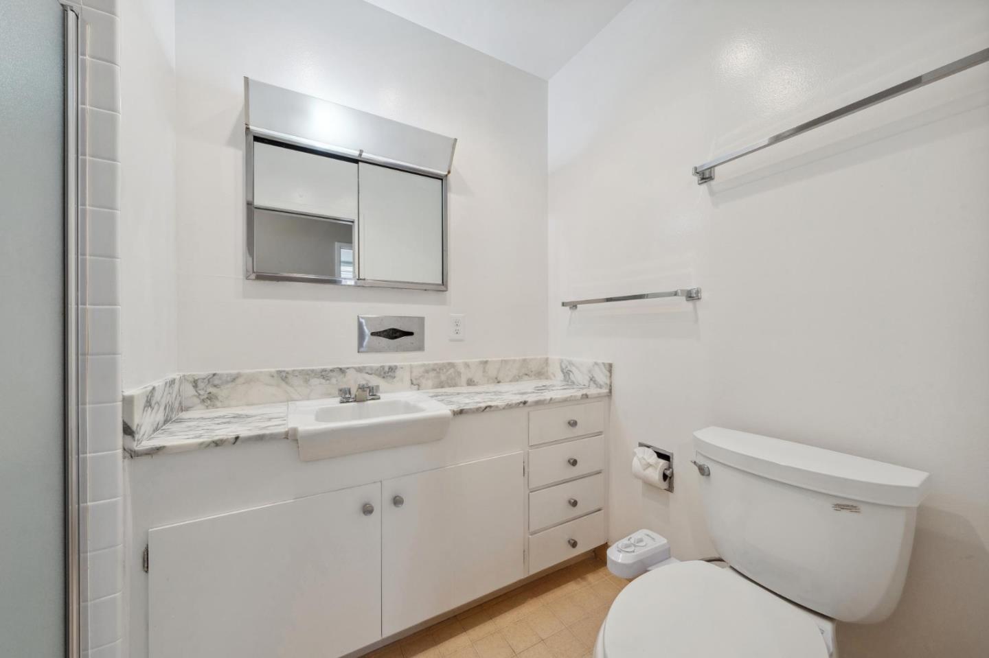 Detail Gallery Image 21 of 29 For 2601 College Ave #212,  Berkeley,  CA 94704 - 2 Beds | 2 Baths