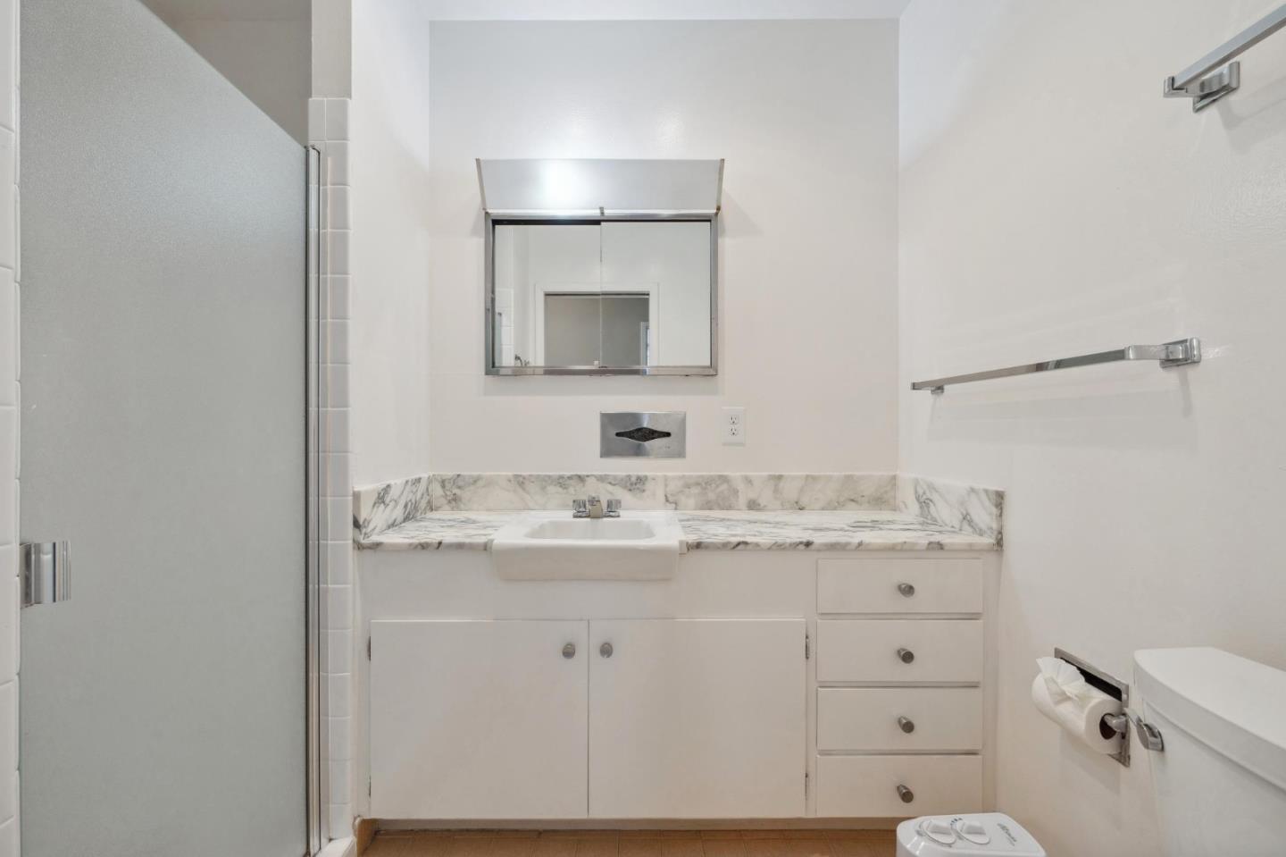 Detail Gallery Image 22 of 29 For 2601 College Ave #212,  Berkeley,  CA 94704 - 2 Beds | 2 Baths