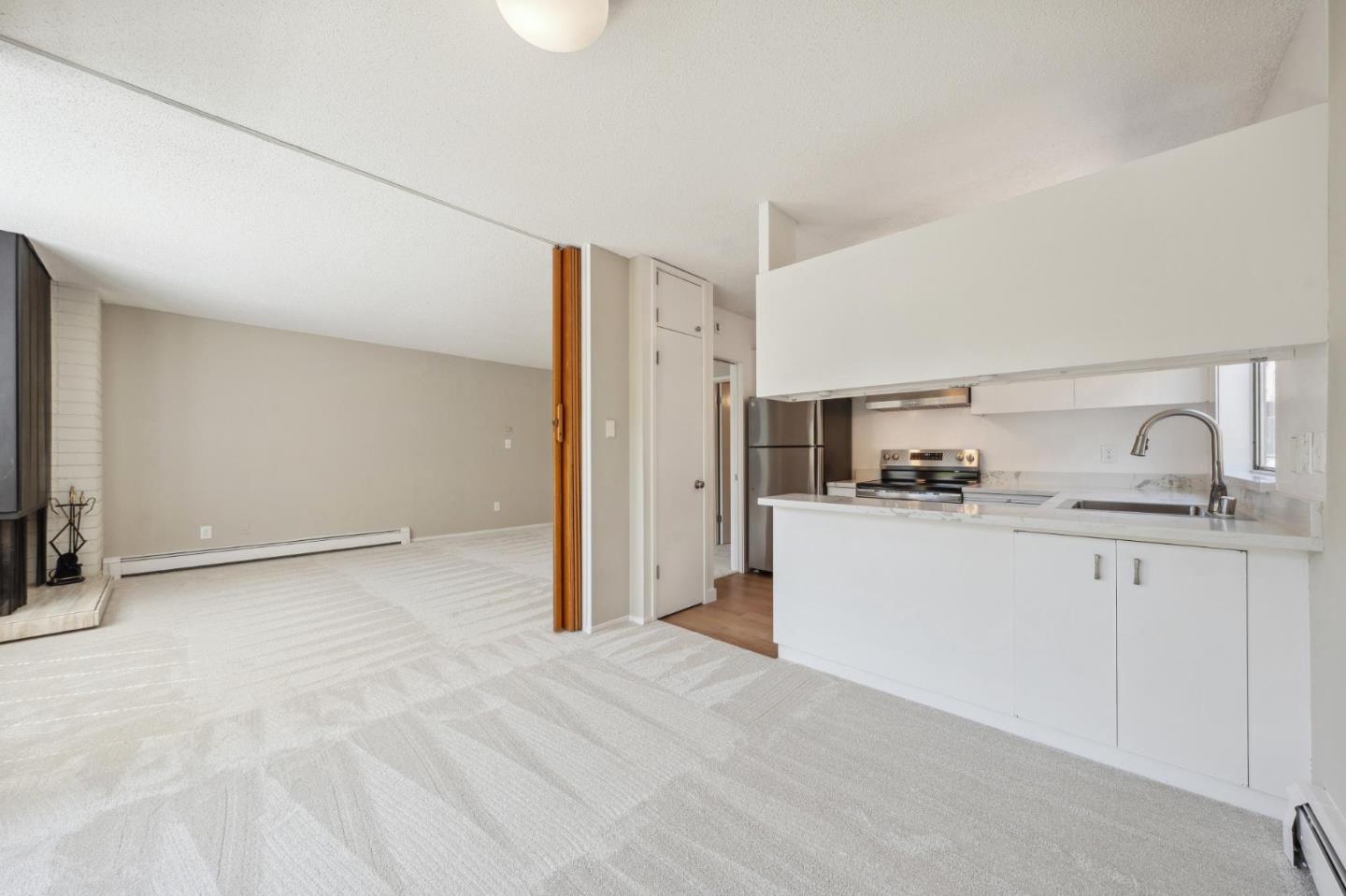 Detail Gallery Image 6 of 29 For 2601 College Ave #212,  Berkeley,  CA 94704 - 2 Beds | 2 Baths