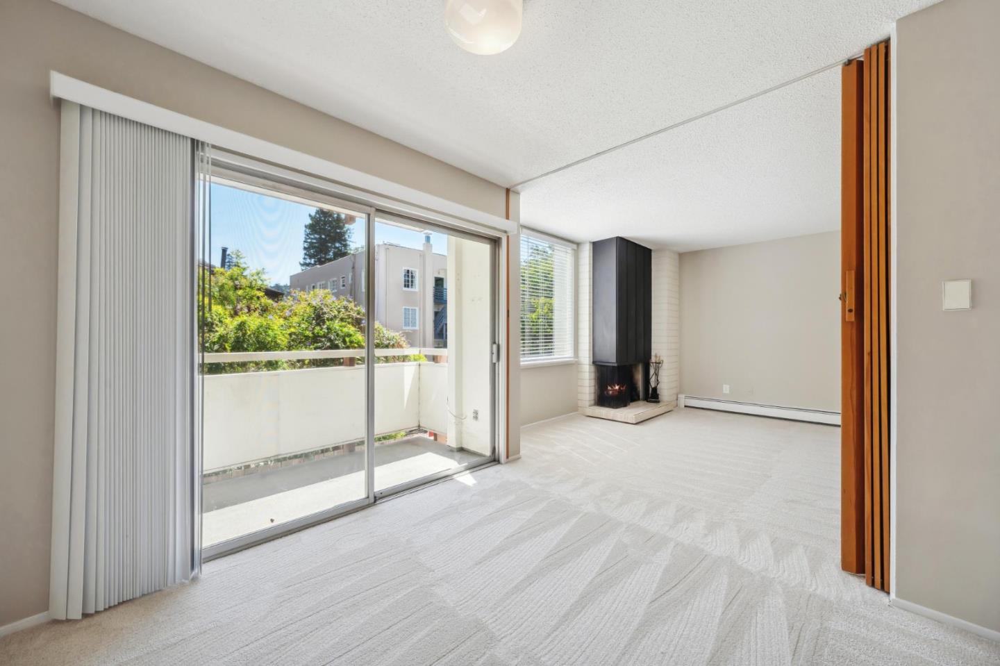 Detail Gallery Image 7 of 29 For 2601 College Ave #212,  Berkeley,  CA 94704 - 2 Beds | 2 Baths