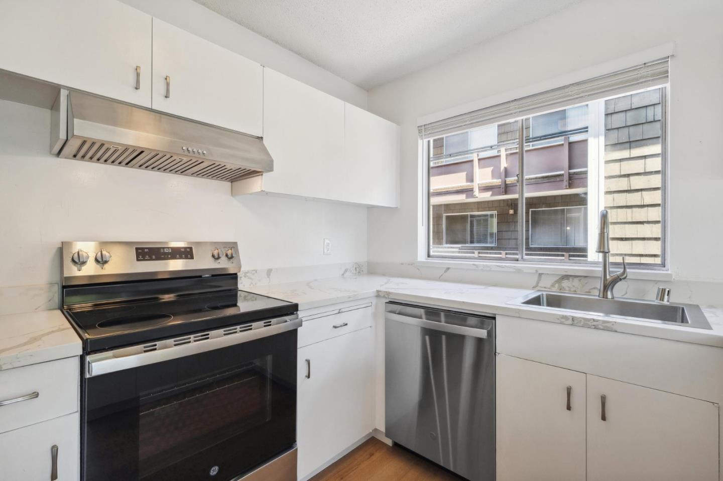 Detail Gallery Image 9 of 29 For 2601 College Ave #212,  Berkeley,  CA 94704 - 2 Beds | 2 Baths