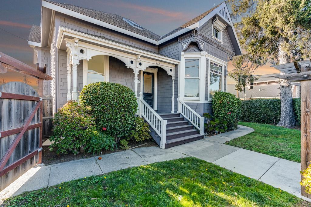 Detail Gallery Image 1 of 22 For 915 River St, Santa Cruz,  CA 95060 - – Beds | – Baths