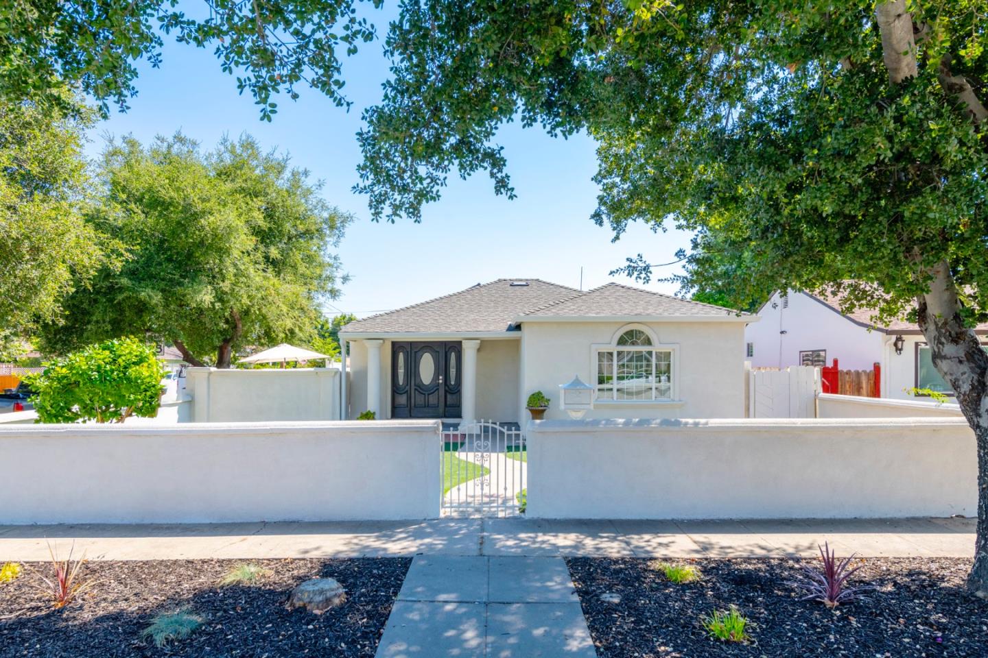 Detail Gallery Image 1 of 38 For 798 N 11th St, San Jose,  CA 95112 - 3 Beds | 2 Baths