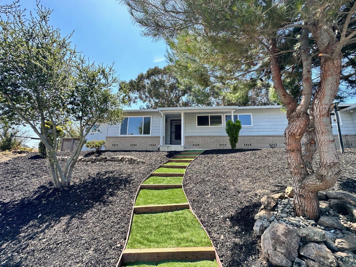 Detail Gallery Image 1 of 1 For 1859 Starview Dr, San Leandro,  CA 94577 - 3 Beds | 2 Baths