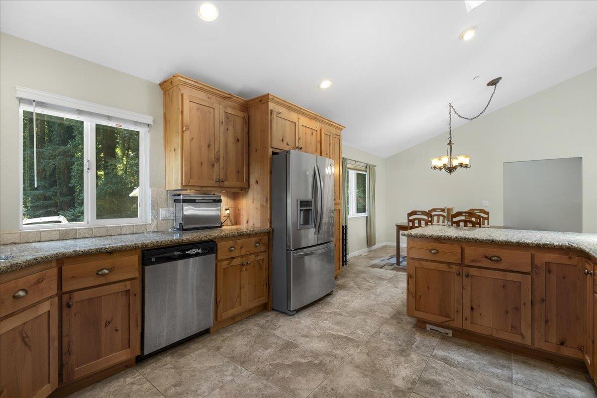 Detail Gallery Image 8 of 26 For 775 Scenic Way, Ben Lomond,  CA 95005 - 2 Beds | 2 Baths