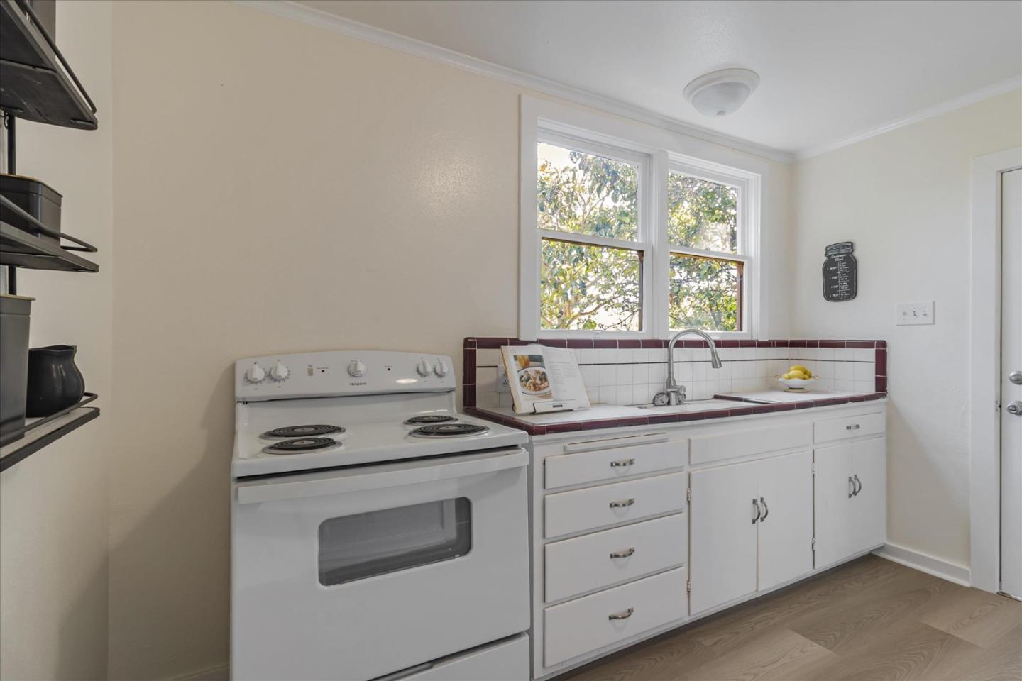 Detail Gallery Image 27 of 37 For 1345 Jenevein Ave, San Bruno,  CA 94066 - 3 Beds | 2 Baths