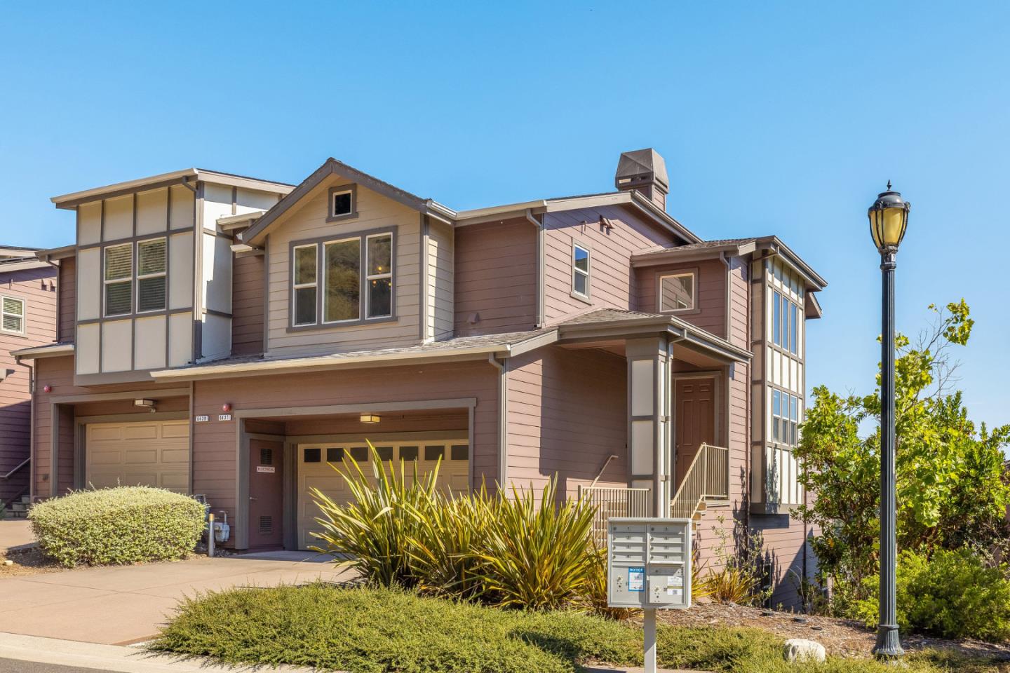 Detail Gallery Image 1 of 66 For 6437 Blue Rock Ct, Oakland,  CA 94605 - 3 Beds | 2/1 Baths