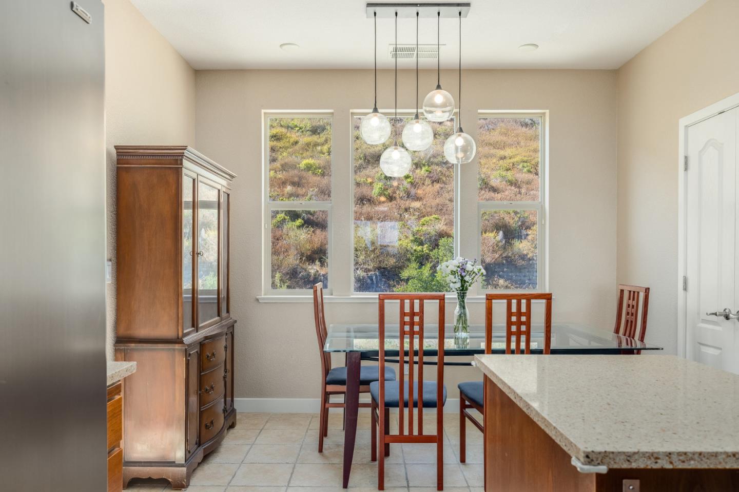 Detail Gallery Image 22 of 66 For 6437 Blue Rock Ct, Oakland,  CA 94605 - 3 Beds | 2/1 Baths